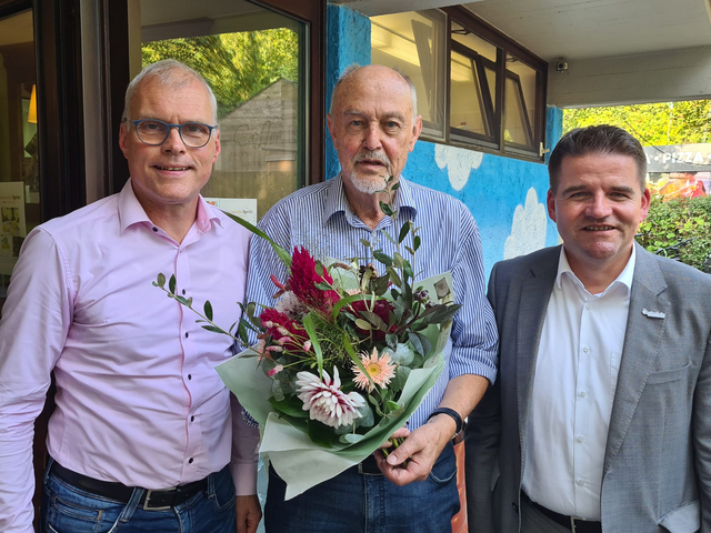 Die Tafel feiert Geburtstag: Bürgermeister Holger Jung,  Dr. Uwe Petersen, 1. Vorsitzender, und Oliver Krauß, MdL. | Foto: Privat