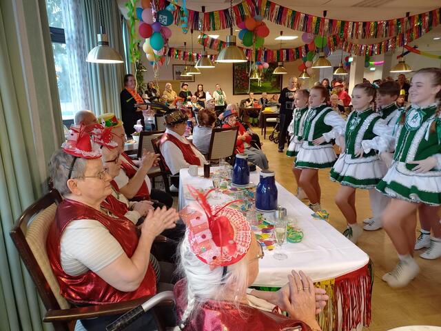 Viele Tanzgarden sorgten mit ihren Auftritten bei den Eitorfer Senioren für tolle Karnevalsstimmung. | Foto: Seniorenzentrum