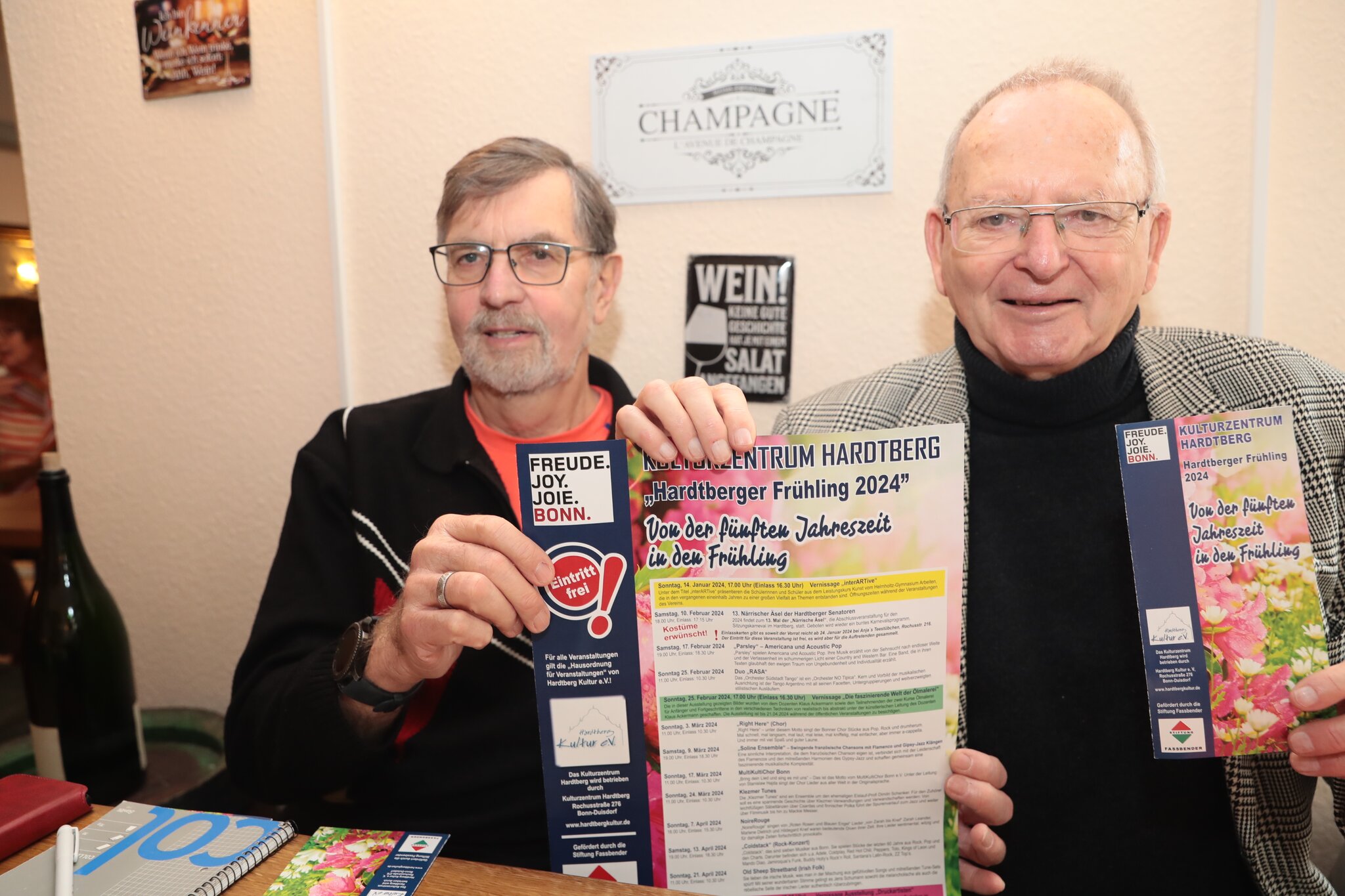 Hardtberger Frühling Dunkle Wolken über dem Kulturzentrum Hardtberg