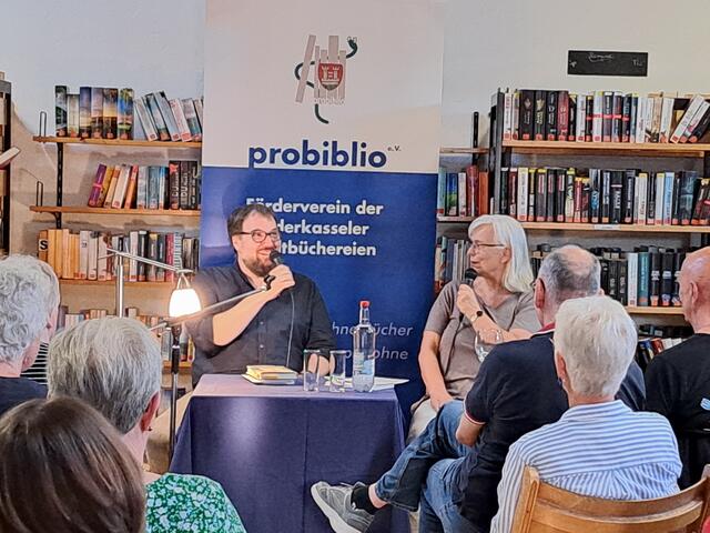 Wie wird man zum Weinkritiker? Carsten Henn im Gespräch mit der 
probiblio Vorsitzenden Petra Brandl-Kirsch. | Foto: probiblio