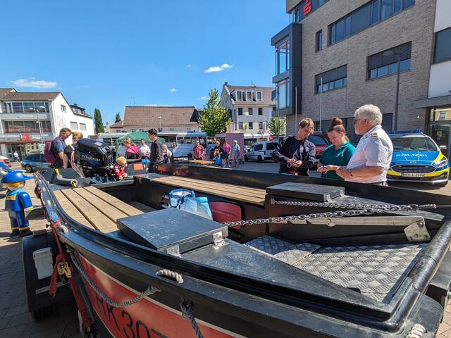 Das Rettungsboot der DRK-Wasserwacht war noch vor wenigen Tagen in den bayerischen Flutgebieten im Einsatz. | Foto: fes