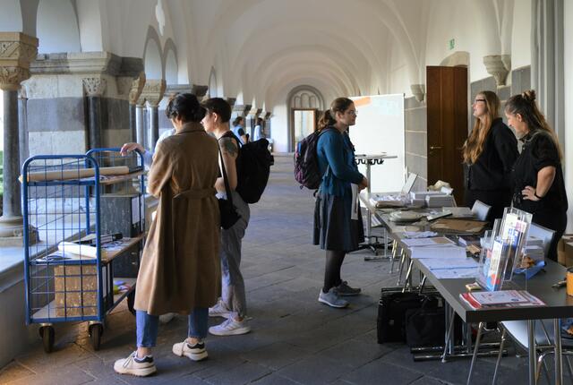 Interessierte hatten die Möglichkeit sich beim Infotag über die verschiedensten Berufe rund um die Erhaltung des kulturellen Erbes zu informieren.  | Foto: Monika Marner, LVR