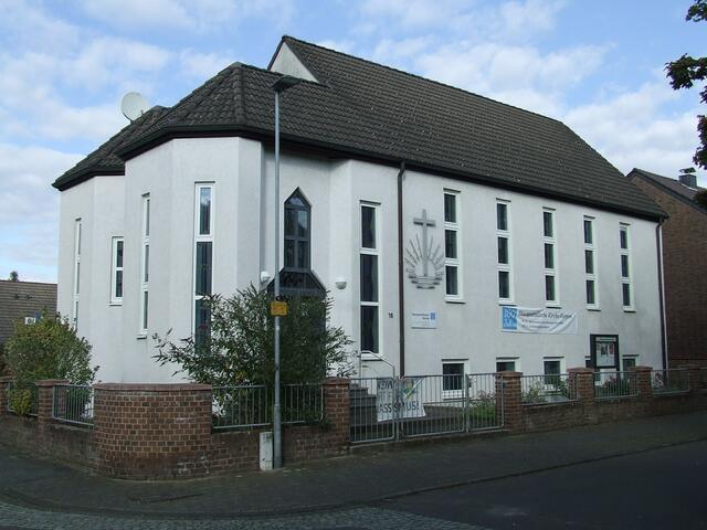 Mitten in einem Wohngebiet in Horrem liegt die Neuapostolische Kirche. Die Gemeinde hat jetzt ihr 100-jähriges Bestehen gefeiert. | Foto: Neuapostolische Kirchengemeinde Kerpen