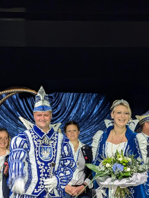 Strahlend präsentierte sich das Prinzenpaar Nils I. und Tanja.
  | Foto: Sebastian Rau/privat