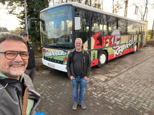 Vom Krimibus zum Hilfstransport: in Charkiw wird der Bus für Warentransporte, Verwundete und sogar zum Gefangenenaustausch genutzt werden schreibt Heinz-Peter Thiel, Vorsitzender von Eifellicht e.V.. | Foto: Eifellicht e.V. (Quelle)