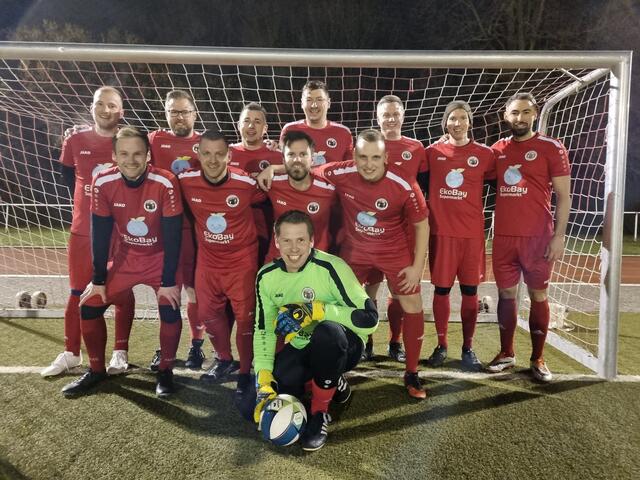 Die neu gegründete Ü32-Mannschaft.  | Foto: LüRa