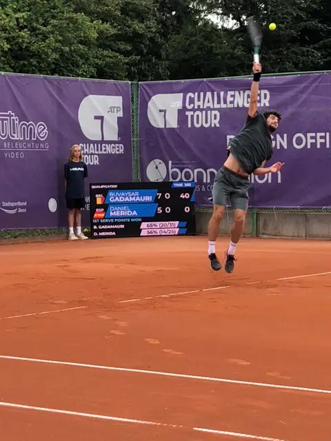 Die Premiere der Bonn Open war im vergangenen Jahr auf der Anlage des BTHV ausgetragen worden. Für die 2. Auflage hat der Veranstalter die Rheinseite gewechselt. Gespielt wird bei Blau-Gold Bonn-Beuel.  | Foto: Archiv_dru