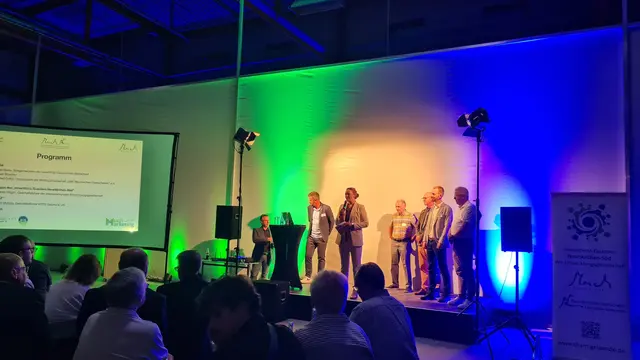 Rund 100 Gäste aus Wirtschaft, Politik, Verwaltung und Bürgerschaft folgten der Einladung zum Wirtschaftsforum.  | Foto: Gemeinde