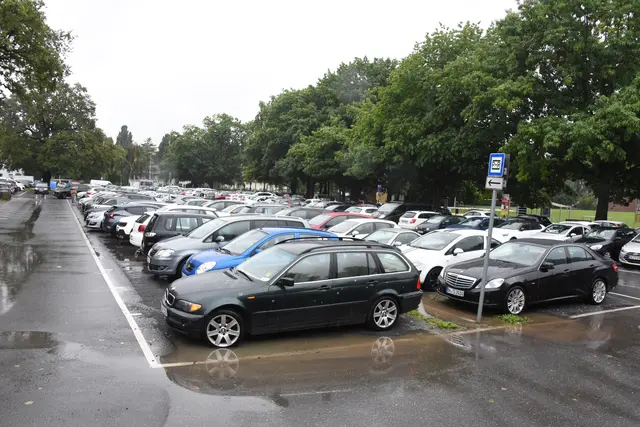 Der gesamte Parkplatz wird nach Beschluss des Rates zu einem Park&Ride-Parkplatz.  | Foto: as