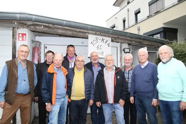 Wiedersehen nach 60 Jahren: In den früheren Räumen des Top-Ken Clubs Am Kleiberg wurde noch einmal gefeiert.  | Foto: Top-Ken Club