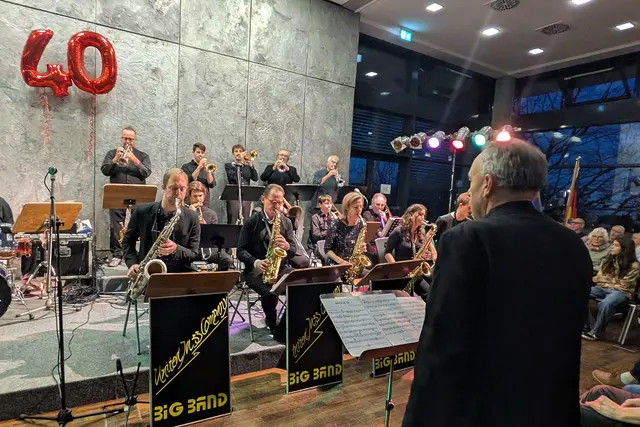 Mit einem bunten Mix aus 40 Jahren Bandgeschichte begeisterte die United Jazz Company ihr Publikum beim Jubiläumskonzert. | Foto: fes