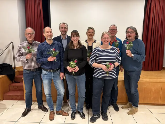 Dirk Brendes (v. l. n. r.), Malte Rast, Robert Saß, Johanna Helmes, Elisabeth Kühl, Britta Sonntag, Stefan Nohl, Kay Harney bei der Mitgliederversammlung der Grünen. | Foto: Bündnis 90/Die Grünen Brühl