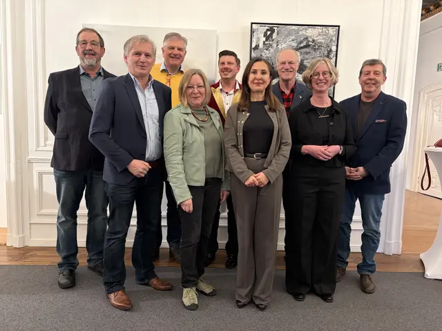 Im Rahmen eines Empfangs bedankte sich die Bad Godesberger Bezirksbürgermeisterin Fyza Yildiz bei zahlreichen Bezirks- und Stadtverordneten, die den Gremien nach der letzten Kommunalwahl im vergangenen September nicht mehr angehören, aber sich teilweise Jahrzehnte für die Belange der Stadtgesellschaft eingesetzt haben.  | Foto: as