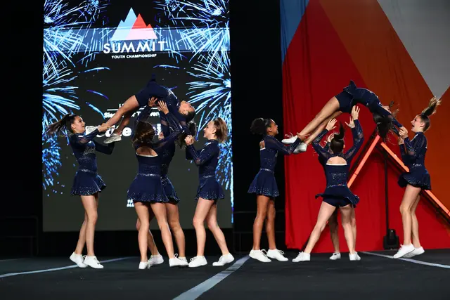 Die Petite Saints zeigen eine fehlerfreie Routine bei den Youth Summit in Tampa (Florida, USA). | Foto: Universal Event Photography