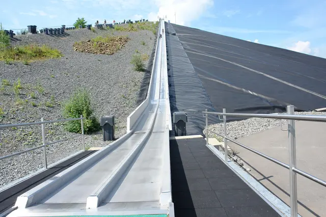 Hüpfen auf dem Kegeltrampolinen macht Spaß.  | Foto: © BAV