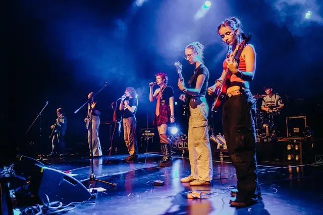 Die Band Skunkzzs, eine Kooperation der Josef-Metternich-Musikschule mit dem Verein Hürth Rockt und dem Albert-Schweitzer-Gymnasium, war zu Gast bei Rock am Teich.   | Foto: Hürth Rockt