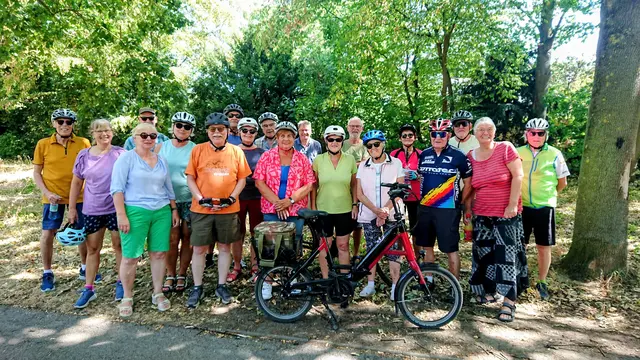 Die Seniorenleichtathleten des Brühler Turnvereins legten bei ihrer traditionellen Fahrradtour rund 45 Kilometer zurück. Ziel waren diesmal die Erftauen bei Euskirchen.  | Foto: Heinz-Willi Lambertz