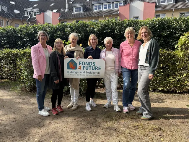 Freude über die Einbindung weiterer Schulen (von links): Andrea Schrahe, Christiane Cyriax, Jessica Giebel, Lidia Splinter, Monika Bähr, Claudia Rickert-Barth und Sophia Göbel. | Foto: Andrea Schrahe