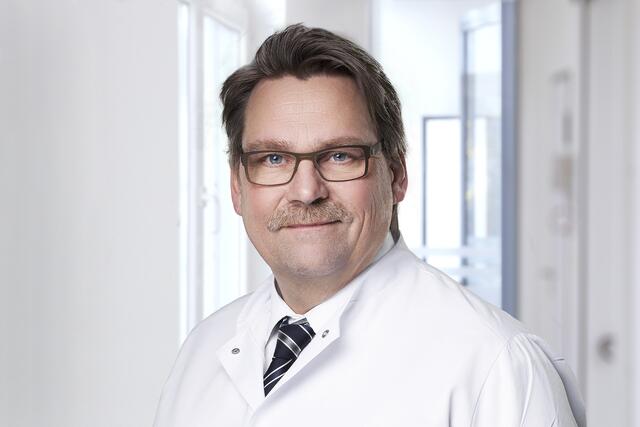Professor Dr. Gisbert Knichwitz wird neuer Chefarzt der Anästhesie im Sana-Krankenhaus Hürth.  | Foto: Christian Daitche