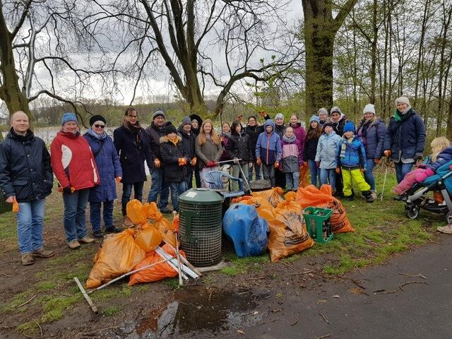 Die Teilnehmer haben haufenweise Müll zusammengetragen. | Foto: zVg