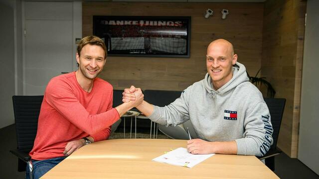 Bayer 04 Leverkusen hat den im Sommer auslaufenden Vertrag mit Niklas Lomb um zwei Jahre verlängert. Der neue Kontrakt des Torhüters ist bis zum 30. Juni 2024 gültig. Seit 2008 trägt der 28-Jährige das Bayer-Kreuz auf der Brust. | Foto: Bayer 04