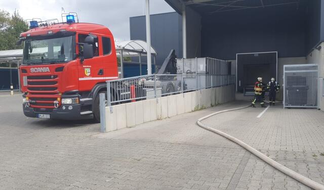 Ein Feuer an einem Supermarkt an der Glescher Straße löste heute einen Einsatz der Feuerwehr Bergheim aus.  | Foto: Feuerwehr Stadt Bergheim