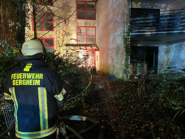 25 Kräfte waren in Ahe und Quadrath-Ichendorf im Einsatz.  | Foto: Feuerwehr Stadt Bergheim