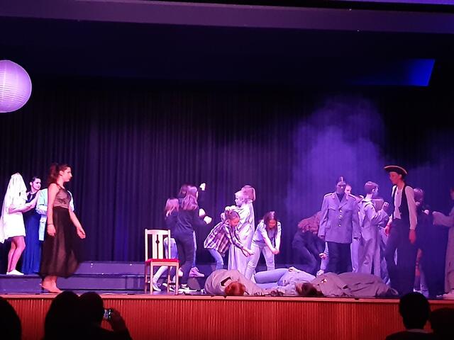 Die Zuschauer*innen erlebten einen spannenden Ausflug in die Märchenwelt.                         | Foto: Schule