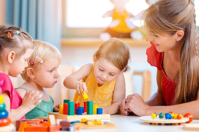 In vielen Kindertageseinrichtungen in Kerpen herrscht Personalnot, weil viele Erzieher und Erzieherinnen durch Krankheit ausfallen. | Foto: Adobe Stock
