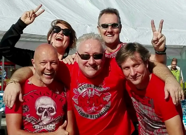 Die „Echt Köttinger Jonge“ fiebern ihrem jecken Jubiläum und der „Dance Night“ am 25. März entgegen - mit der Band "C´est la vie" (Foto). | Foto: C´est la vie