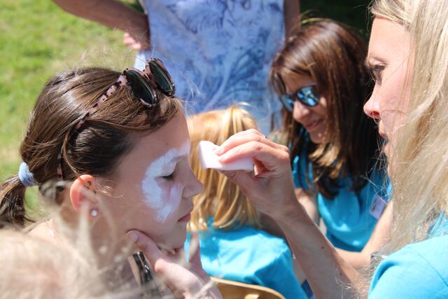 Immer beliebt bei den Kids ist das Schminken. | Foto: Kita