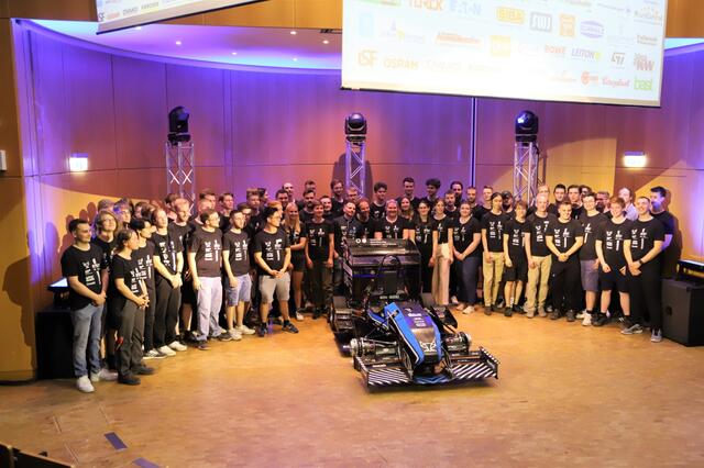 Das Ziel steht den Vereinsmitgliedern, aktuell rund 50 Studierende aller Fachrichtungen, klar vor Augen: Sie wollen sich mit den besten Teams Europas nach dem Reglement der Formula Student messen und in allen Disziplinen ganz vorne mitfahren. Gelegenheit dazu gibt das Rennen ab dem 12. Juli auf der Rennstrecke „Ricardo Paletti“ in Norditalien, auf der auch schon Kimi Räikkönen und Nico Rosberg ihre Runden drehten. .  | Foto: Foto Martin Schulz