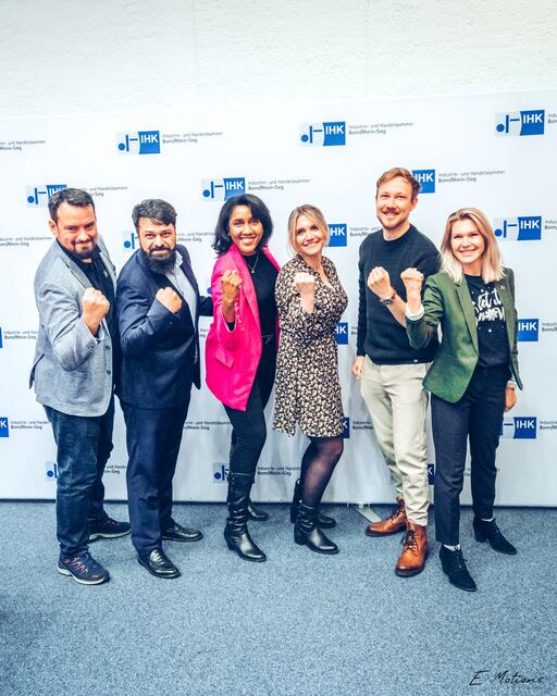 Dr. Tobit Esch, Reza Abdi, Merlis Sayoux Jeffery, Anica Schmitz-Remy, Eric Bubacz, Julia Kravchenko (v.l.n.r).  | Foto: IHK Bonn/Rhein-Sieg