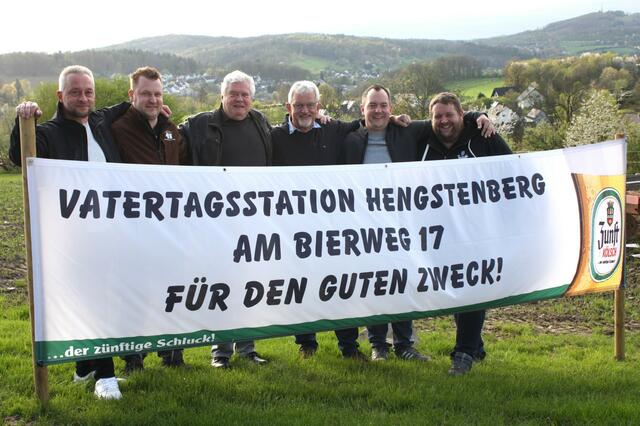Thomas Ulbers, Marcel Nawothe, Dr. Jorg Nürmberger, Harald Herhaus, Sebastian Janta, Jo Schäfer (v.l.).  | Foto: Hospiz-Stiftung