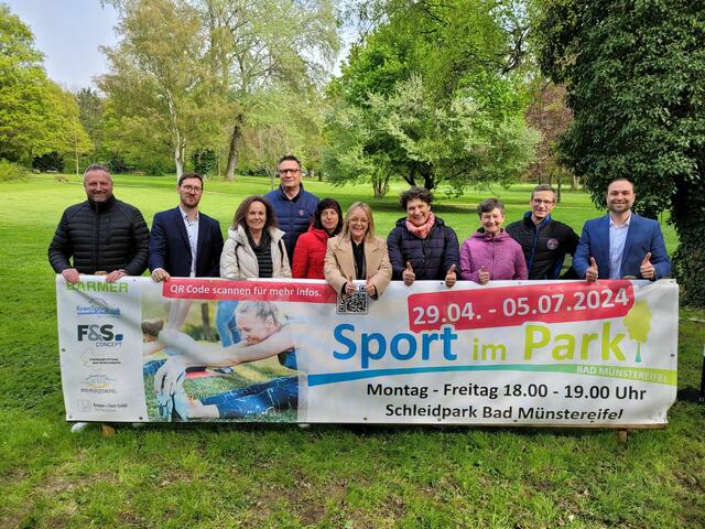 Gemeinsame „Werbeaktion“ für das große „Sport im Park“-Event. Montag geht es in ‚Bad Münstereifel im Schleidpark los.  | Foto: Stadt Bad Münstereifel