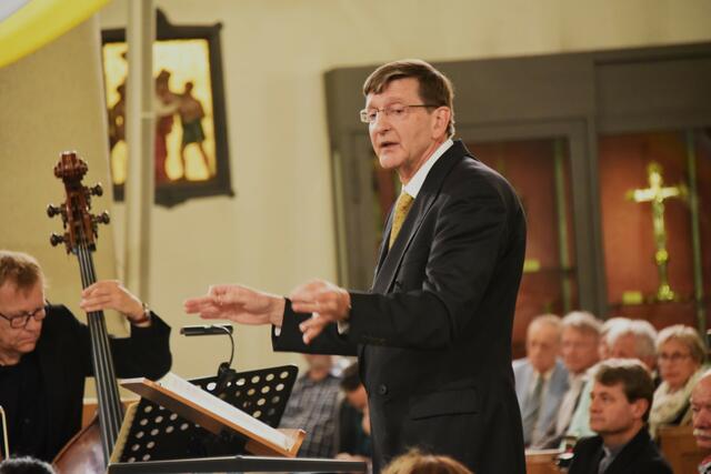 Sein Abschiedskonzert dirigierte Dr. Joachim Sarwas Mitte Juni.  | Foto: AS