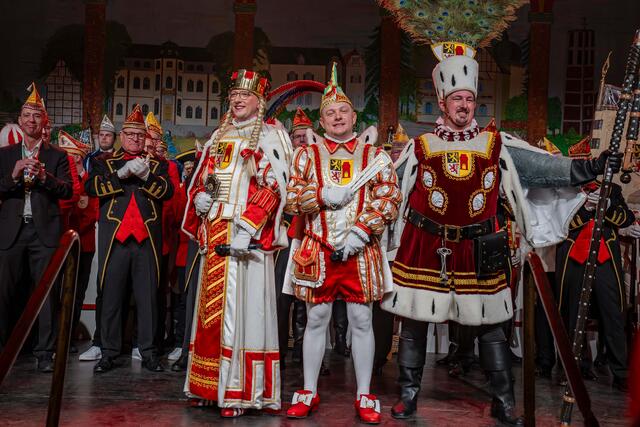 Prinz Danel Frohmann ist Vorsitzender der 1.Kerpener Hunnenhorde. Auch Bauer Pat Höschler und Ihre Lieblichkeit, Jungfrau Sissi Weck, kommen aus den Reihen der 1. Kerpener Hunnenhorde. | Foto: Gerd Schumacher