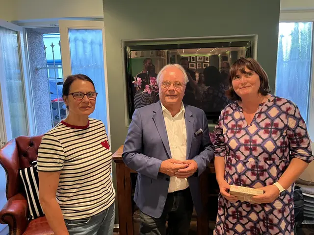 Dr. Beate Mayer, Universitäts-Professor Dr. Dr. Bernd Böttiger, Präsidentin Rotary Club Erftstadt Dr. Katrin Edelmann (von links).  | Foto: Rotary Club