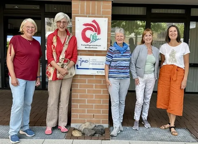 von rechts nach links: Annegret Kastorp, Fachdienst Caritas, Angela Giersdorff, Sprecherin BLICKWECHSEL, Sigrid Dossow, OASE, Thea Müller, BLICKWECHSEL, Sigrid Schmoch, OASE.  | Foto: Blickwechsel