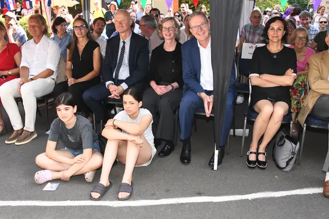 Bürgermeisterin Nicole Unterseh und der Europaabgeordneter Axel Voss gehörten zu den Zuschauern.  | Foto: AS