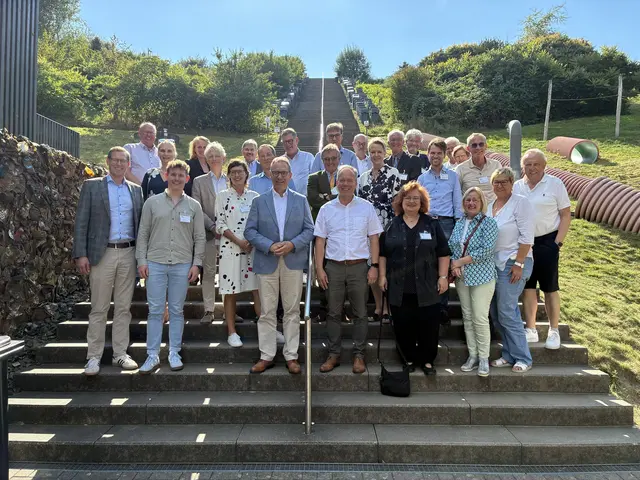 Vertreterinnen und Vertreter der oberbergischen Stiftungen.  | Foto: OBK