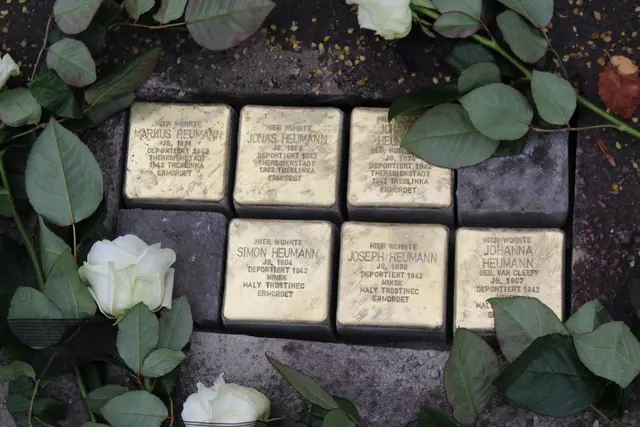 Über die Stolpersteine in Erftstadt gibt es jetzt eine Broschüre mit vielen Informationen. Sie kann gegen eine Schutzgebühr erworben werden.  | Foto: Karl-Josef Welter