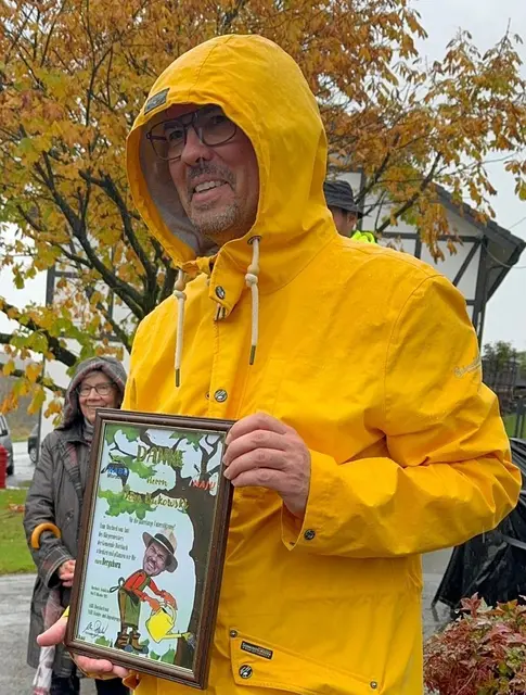 Dankurkunde vom NABU Morsbach für Bürgermeister Jörg Bukowski.  | Foto: NABU Morsbach