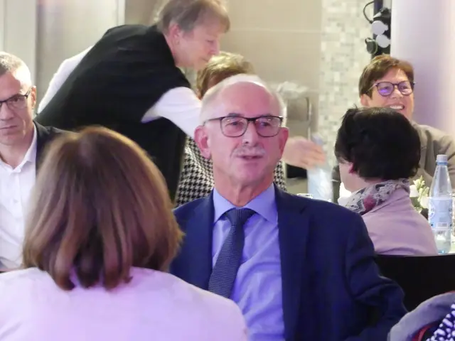 Amüsiert verfolgte der scheidende Bürgermeister die Reden und Vorführungen.  | Foto: Gast