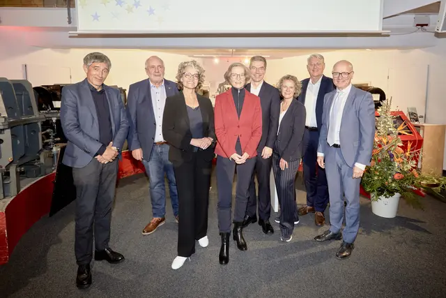 Bei den Feierlichkeiten: (v.l.n.r.) Ranga Yogeshwar, Antonio Casellas, Claudia Nemat, Ina Scharrenbach, Michael Decker, Andrea Niehaus, Volker Meyer-Guckel und Moderator Karsten Schwanke 	  | Foto: Deutsches Museum/Lichtenscheidt