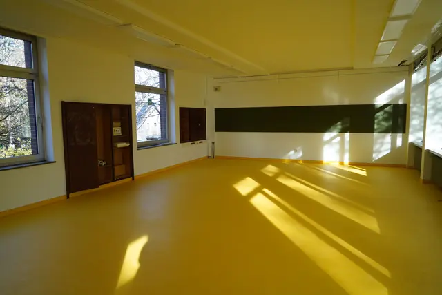 „Der „alte Muff“ ist nun verschwunden“, teilt die Stadtverwaltung Frechen mit und verkündet die nahende Fertigstellung des Gebäudeteils 1 der Burgschule.   | Foto: Stadt Frechen