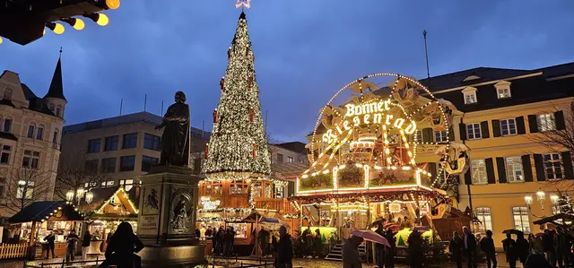 In der Adventszeit werden viele Besucher von nah und fern den Weihnachtsmarkt in der Bonner Innenstadt besuchen.  | Foto: mt (Archiv)