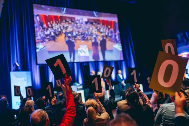 Das Publikum entscheidet: Per Live-Voting kürten die Gäste der futuRE Lounge 2025 das überzeugendste Gründungsvorhaben. | Foto: Rhein-Erft-Kreis / Schweinsburg