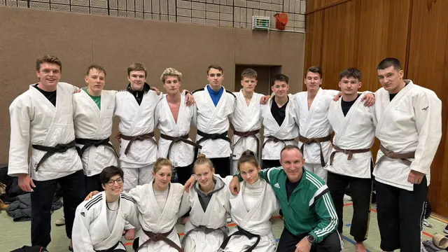 Das Mixed-Team des Brühler Turnvereins beim Mixed-Mannschaftsturnier. | Foto: Niklas Hirchfeld