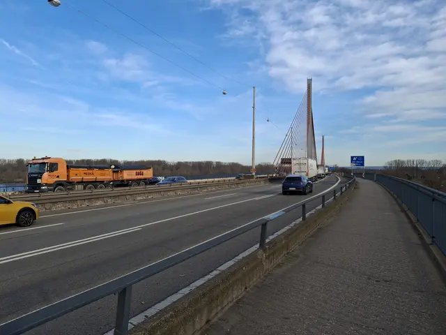 Für LKWs über 7,5 Tonnen soll die Nordbrücke gesperrt werden.  | Foto: J. Dahmen